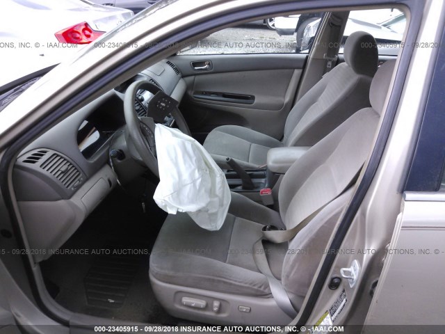 4T1BE30K85U958988 - 2005 TOYOTA CAMRY LE/XLE/SE GOLD photo 5
