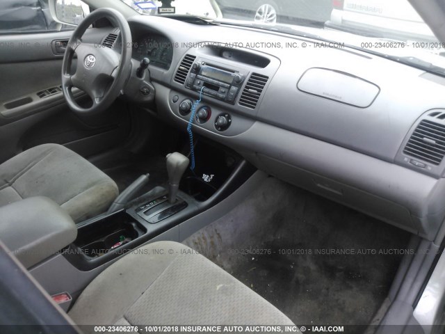 4T1BE30K13U126809 - 2003 TOYOTA CAMRY LE/XLE/SE Күміс фото 5