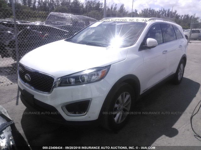 5XYPGDA57HG213643 - 2017 KIA SORENTO LX/L WHITE photo 2