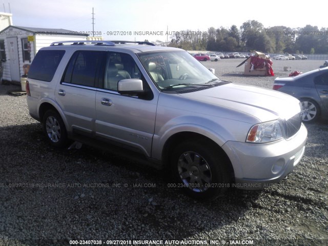 5LMFU27R24LJ16926 - 2004 LINCOLN NAVIGATOR Srebrny zdjęcie 1