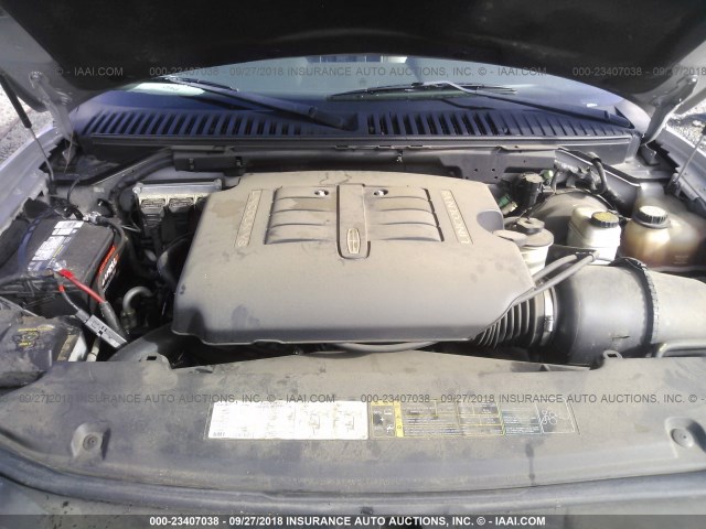 5LMFU27R24LJ16926 - 2004 LINCOLN NAVIGATOR Srebrny zdjęcie 10