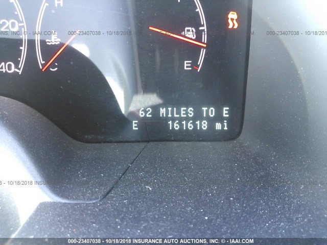 5LMFU27R24LJ16926 - 2004 LINCOLN NAVIGATOR Srebrny zdjęcie 7