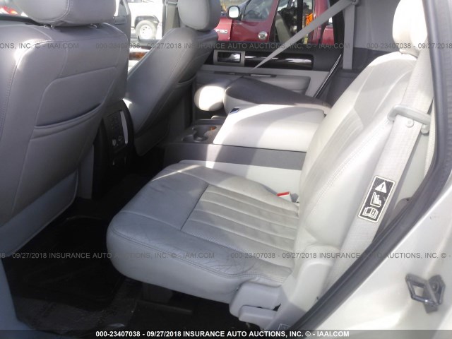 5LMFU27R24LJ16926 - 2004 LINCOLN NAVIGATOR Srebrny zdjęcie 8