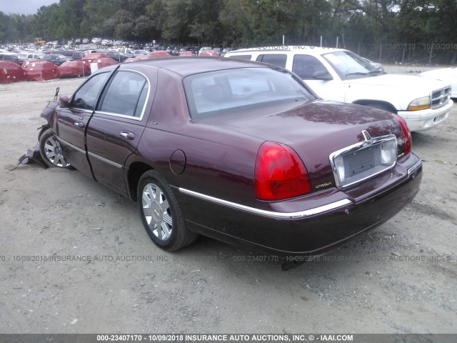 1LNHM83W13Y614756 - 2003 LINCOLN TOWN CAR CARTIER BURGUNDY photo 3