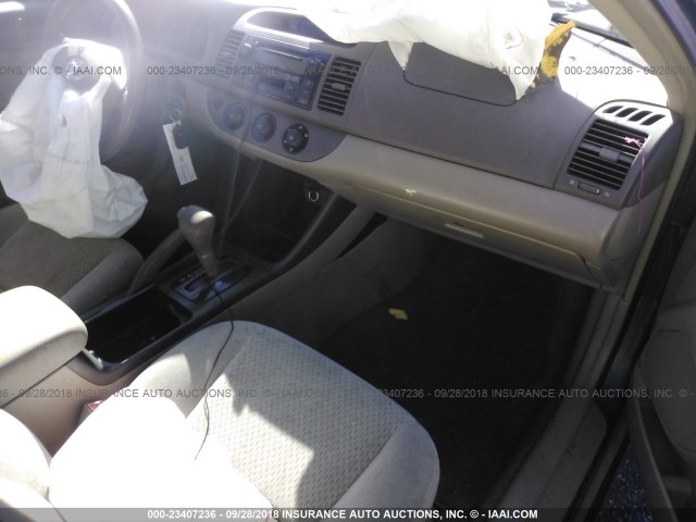 4T1BE32K03U735306 - 2003 TOYOTA CAMRY LE/XLE/SE GRAY photo 5