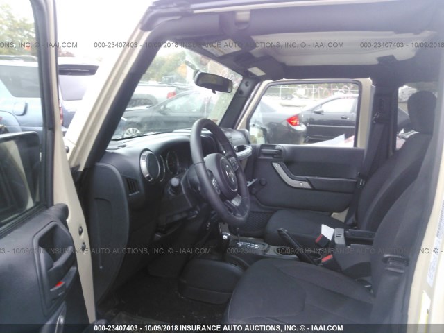 1C4BJWDG1JL835749 - 2018 JEEP WRANGLER UNLIMITE SPORT CREAM photo 5