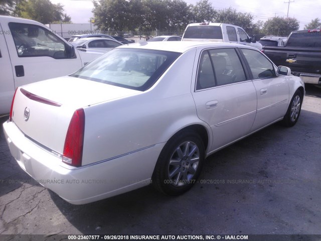 1G6KH5E63BU123947 - 2011 CADILLAC DTS PREMIUM COLLECTION WHITE photo 4