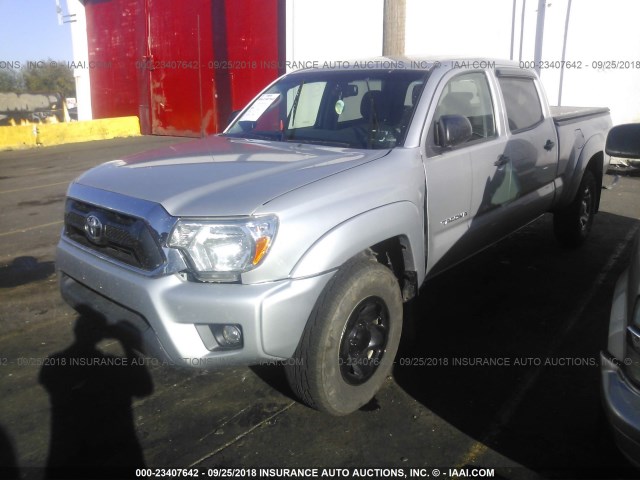 3TMMU4FN0DM058922 - 2013 TOYOTA TACOMA DOUBLE CAB LONG BED SILVER photo 2