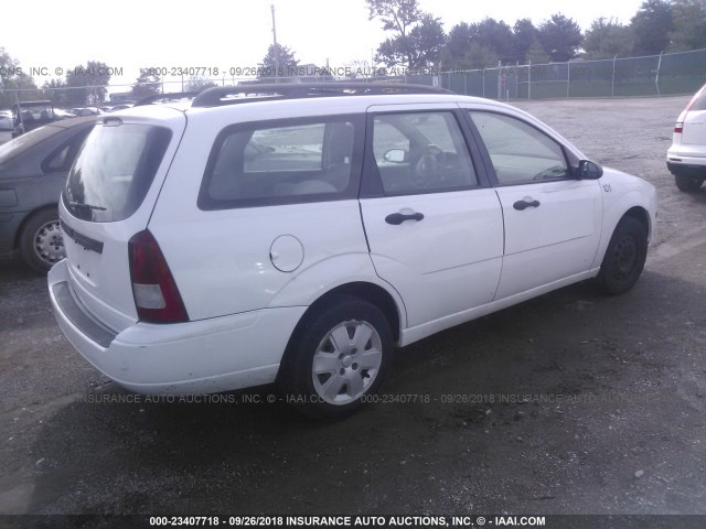 1FAHP36N67W141557 - 2007 FORD FOCUS ZXW/S/SE/SES WHITE photo 4