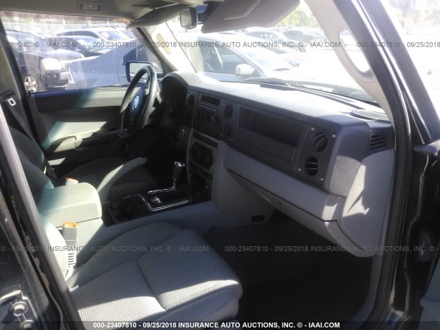 1J8HG48NX6C175457 - 2006 JEEP COMMANDER Qara foto 5