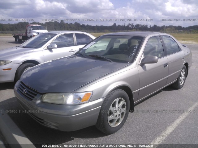 4T1BF28K4XU081348 - 1999 TOYOTA CAMRY LE/XLE GRAY photo 2