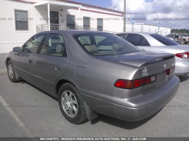 4T1BF28K4XU081348 - 1999 TOYOTA CAMRY LE/XLE GRAY photo 3