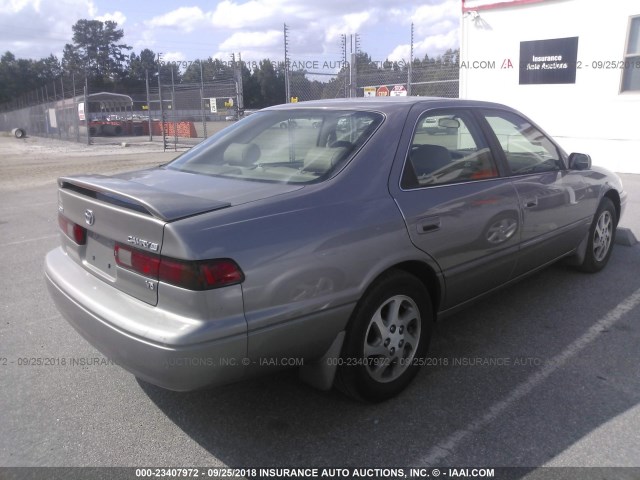 4T1BF28K4XU081348 - 1999 TOYOTA CAMRY LE/XLE GRAY photo 4
