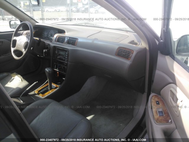 4T1BF28K4XU081348 - 1999 TOYOTA CAMRY LE/XLE 灰色 照片 5