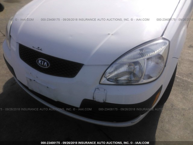 KNADE123466121181 - 2006 KIA RIO WHITE photo 6