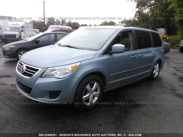 2V8HW341X9R582637 - 2009 VOLKSWAGEN ROUTAN SE BLUE photo 2