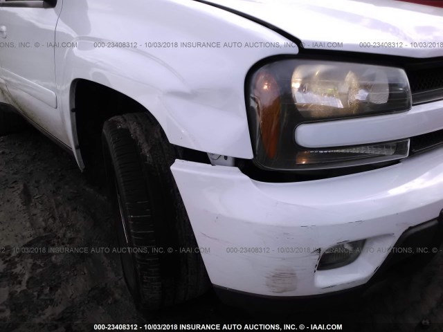 1GNDT13S652368312 - 2005 CHEVROLET TRAILBLAZER LS/LT WHITE photo 6