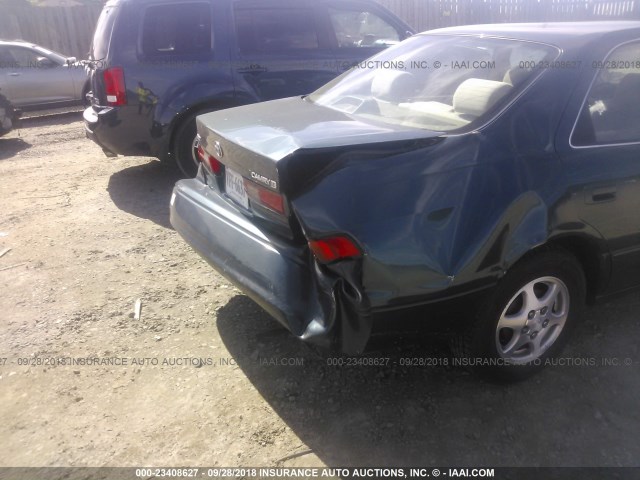 4T1BG22K3WU360830 - 1998 TOYOTA CAMRY CE/LE/XLE 绿色 照片 6