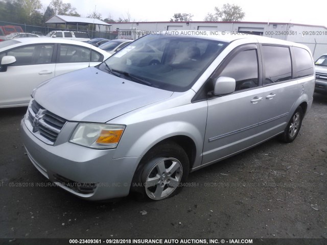 2D8HN54P28R822553 - 2008 DODGE GRAND CARAVAN SXT SILVER photo 2