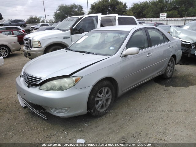 4T1BF32K36U115695 - 2006 TOYOTA CAMRY LE/XLE/SE SILVER photo 2