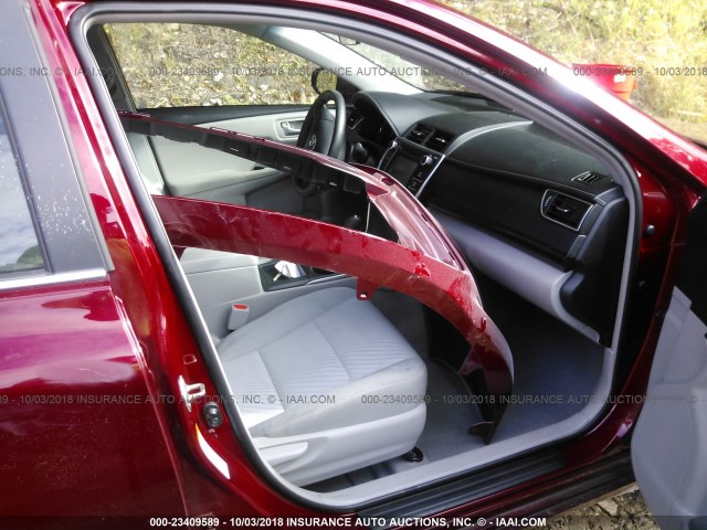 4T1BF1FK5GU503625 - 2016 TOYOTA CAMRY LE/XLE/SE/XSE 栗色 照片 5