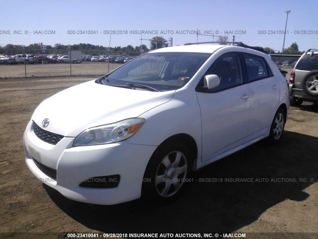 2T1KU40E99C063357 - 2009 TOYOTA COROLLA MATRIX  WHITE photo 2