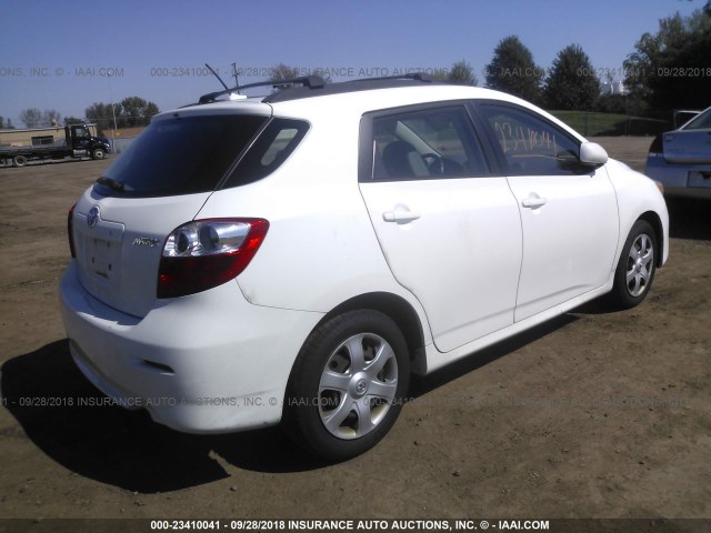 2T1KU40E99C063357 - 2009 TOYOTA COROLLA MATRIX  WHITE photo 4