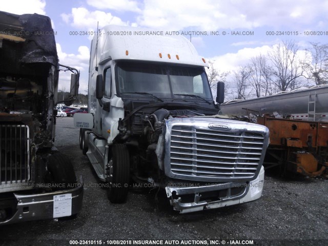 1FUJGLBG4CLBE5337 - 2012 FREIGHTLINER CASCADIA 125  WHITE photo 1