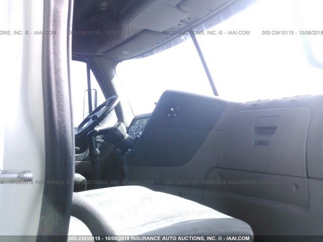 1FUJGLBG4CLBE5337 - 2012 FREIGHTLINER CASCADIA 125  WHITE photo 5