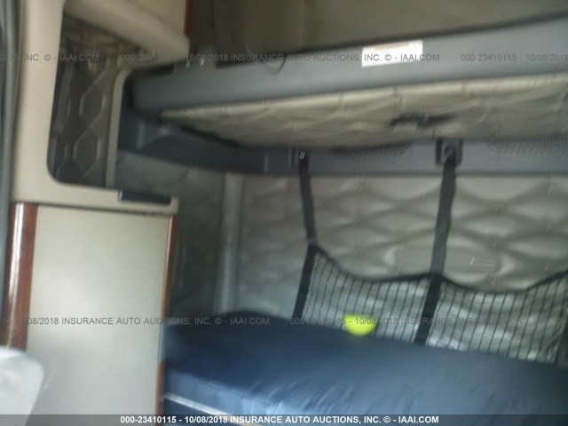 1FUJGLBG4CLBE5337 - 2012 FREIGHTLINER CASCADIA 125  WHITE photo 7