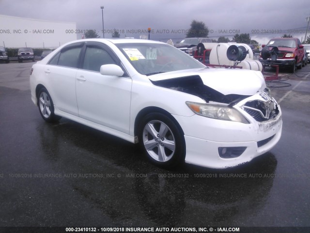 4T1BF3EK2BU598960 - 2011 TOYOTA CAMRY SE/LE/XLE 白色 照片 1