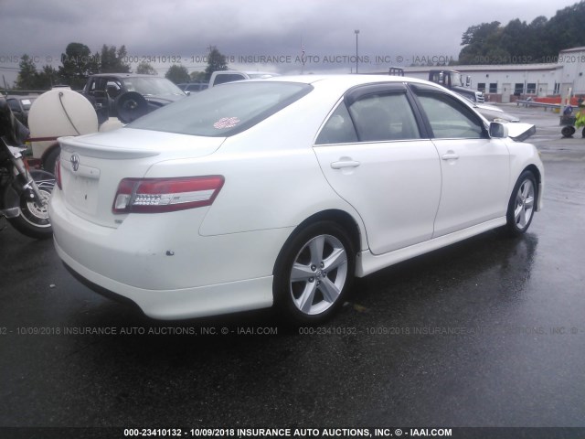4T1BF3EK2BU598960 - 2011 TOYOTA CAMRY SE/LE/XLE 白色 照片 4