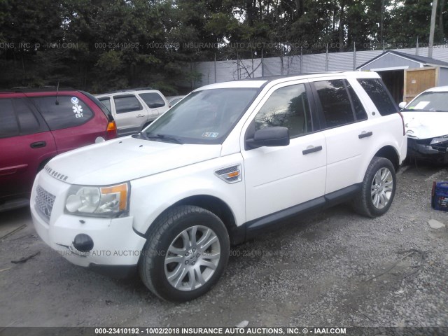 SALFP24NX8H048294 - 2008 LAND ROVER LR2 SE WHITE photo 2