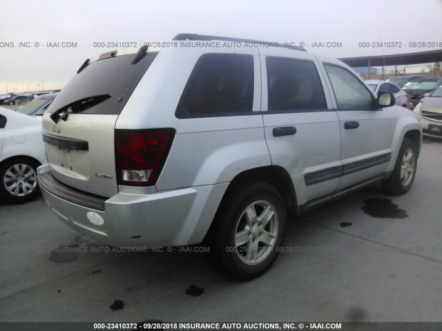 1J4GS48K55C524881 - 2005 JEEP GRAND CHEROKEE LAREDO/COLUMBIA/FREEDOM 银色 照片 4