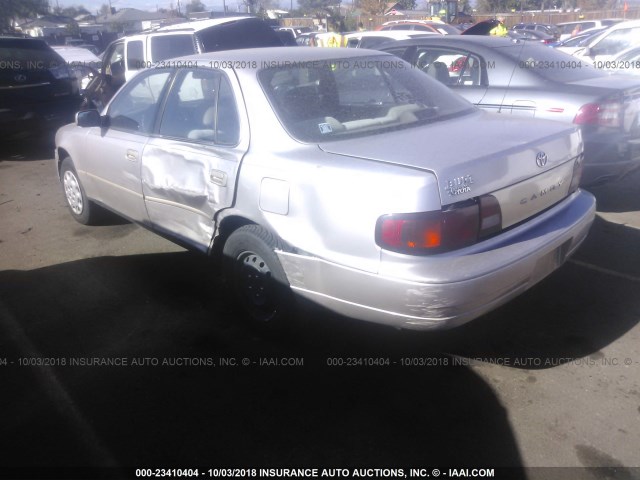 JT2BG12K8T0371865 - 1996 TOYOTA CAMRY DX/LE/XLE GRAY photo 3