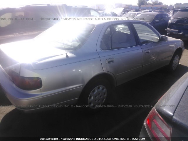 JT2BG12K8T0371865 - 1996 TOYOTA CAMRY DX/LE/XLE GRAY photo 4