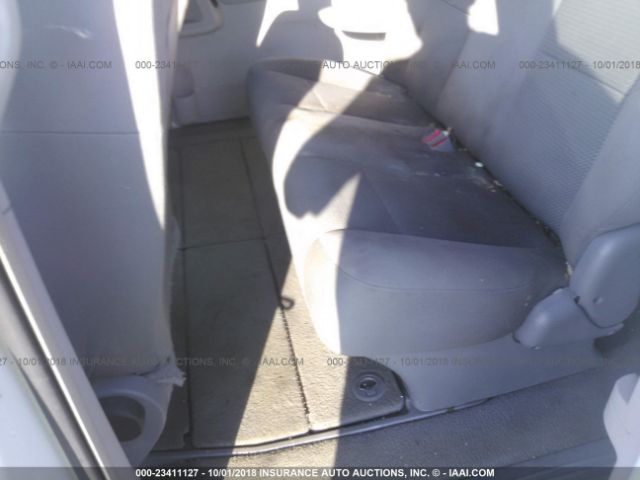 2V8HW44179R603353 - 2009 VOLKSWAGEN ROUTAN S WHITE photo 8