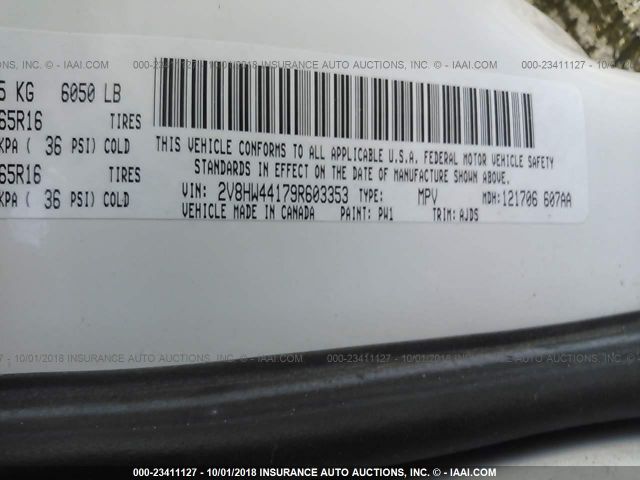 2V8HW44179R603353 - 2009 VOLKSWAGEN ROUTAN S WHITE photo 9