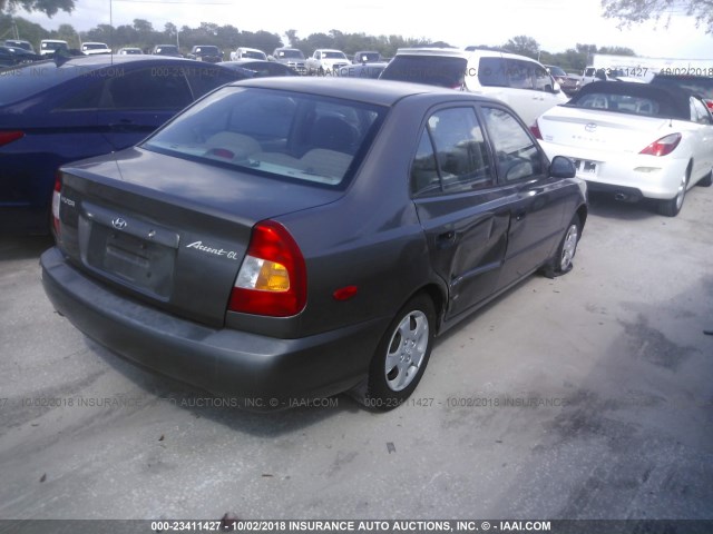 KMHCG45CX2U402635 - 2002 HYUNDAI ACCENT GRAY photo 4