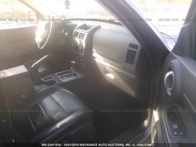 1D4PU4GX9BW607191 - 2011 DODGE NITRO HEAT GRAY photo 5