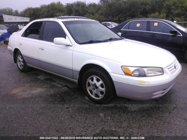 4T1BG22K7XU921869 - 1999 TOYOTA CAMRY CE/LE/XLE 白色 照片 1