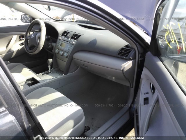 4T1BE46K27U727603 - 2007 TOYOTA CAMRY NEW GENERAT CE/LE/XLE/SE GRAY photo 5