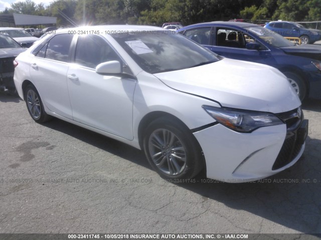 4T1BF1FK1GU237634 - 2016 TOYOTA CAMRY LE/XLE/SE/XSE 白色 照片 1