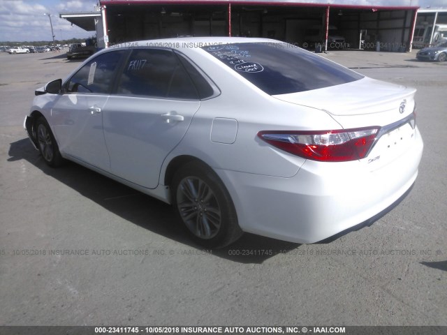 4T1BF1FK1GU237634 - 2016 TOYOTA CAMRY LE/XLE/SE/XSE 白色 照片 3