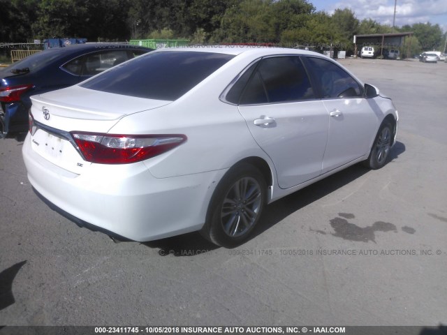 4T1BF1FK1GU237634 - 2016 TOYOTA CAMRY LE/XLE/SE/XSE WHITE photo 4