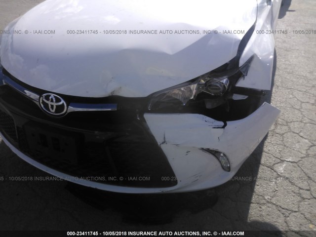 4T1BF1FK1GU237634 - 2016 TOYOTA CAMRY LE/XLE/SE/XSE 白色 照片 6