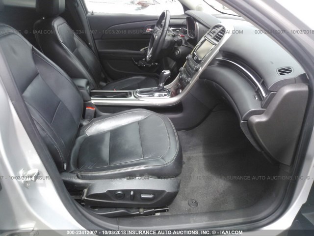 1G11H5SA9DF309476 - 2013 CHEVROLET MALIBU LTZ 银色 照片 5