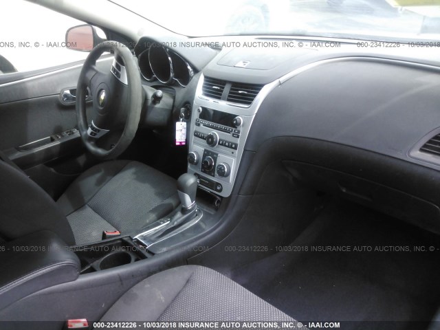 1G1ZC5EU9BF376812 - 2011 CHEVROLET MALIBU 1LT SILVER photo 5