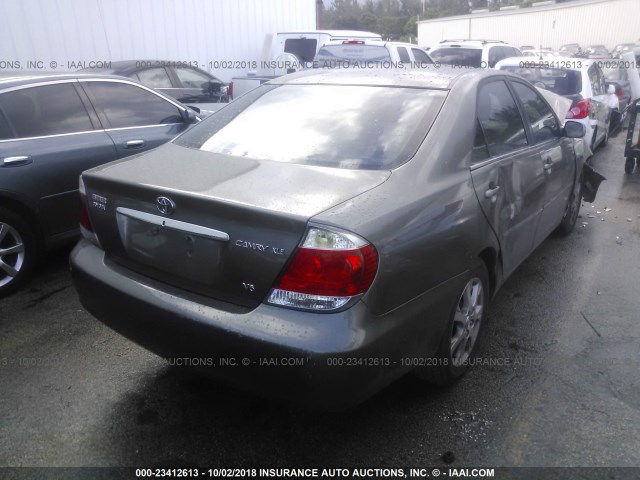 4T1BF30K25U595259 - 2005 TOYOTA CAMRY LE/XLE/SE GRAY photo 4