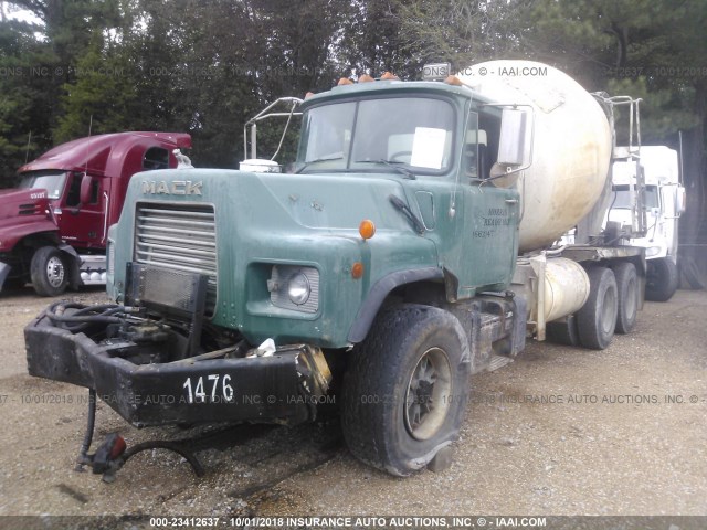 1M2B209C9RM013640 - 1994 MACK 600 DM600 GREEN photo 2